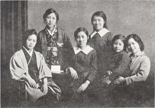 Bahá’í Japanese children.